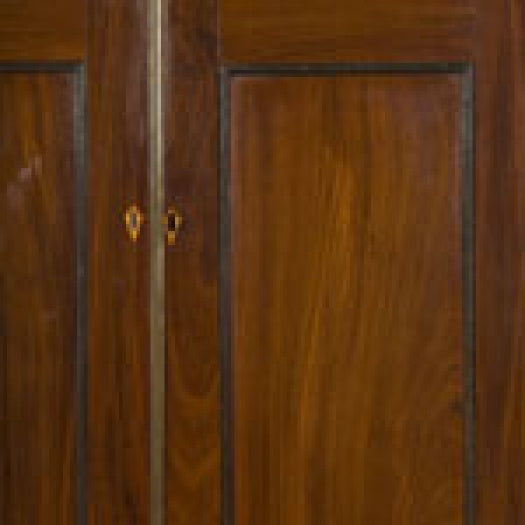 Good quality Standing Mahogany Corner Cupboard