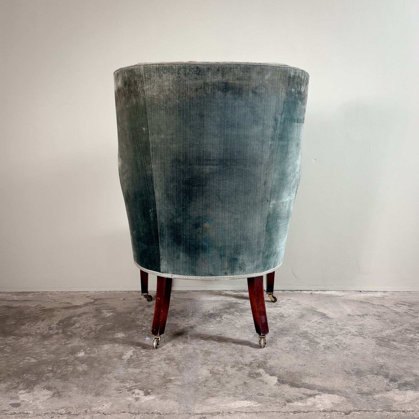 C1129 English Barrel Back