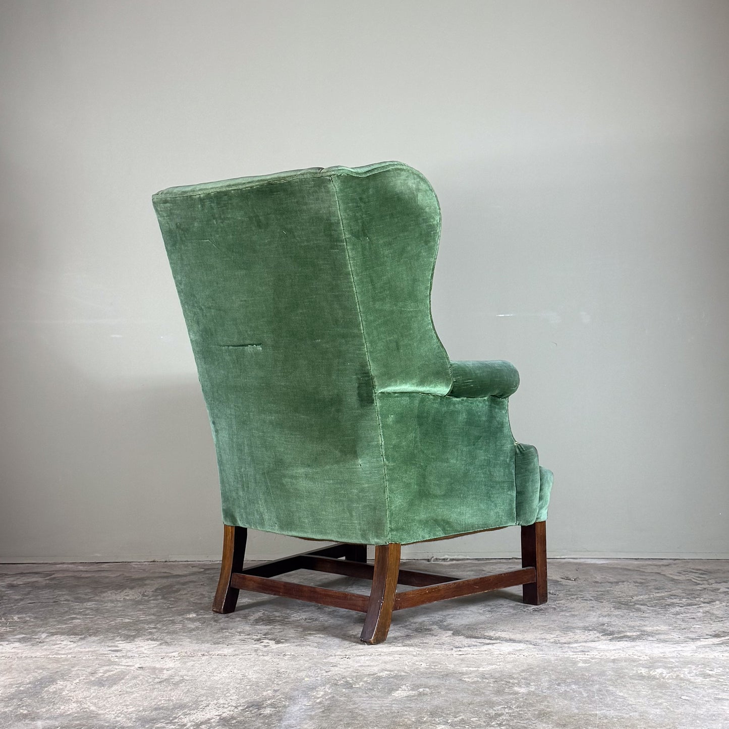 C1154 Good Scale Wing Chair