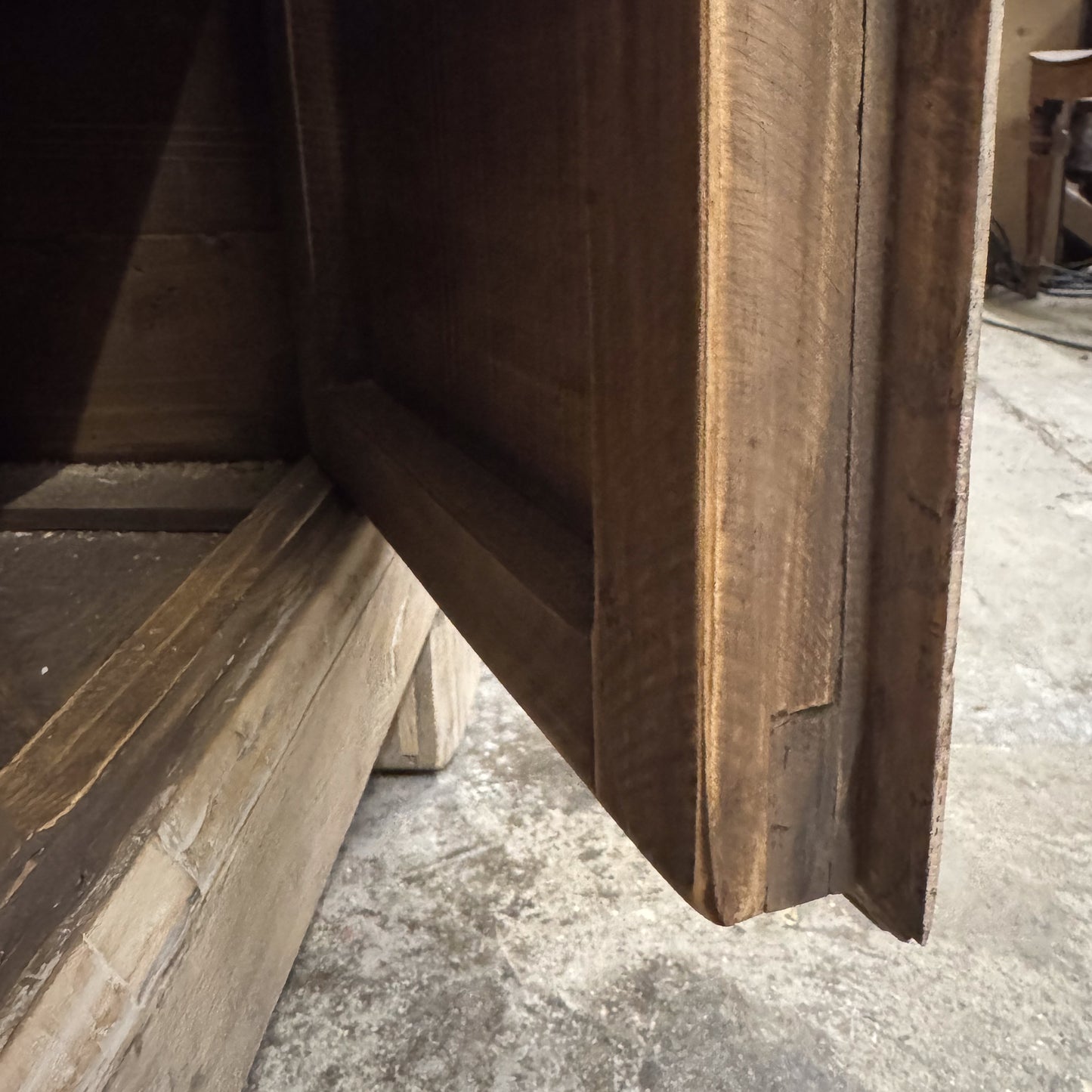 1259 Grand Scale Freestanding Sideboard