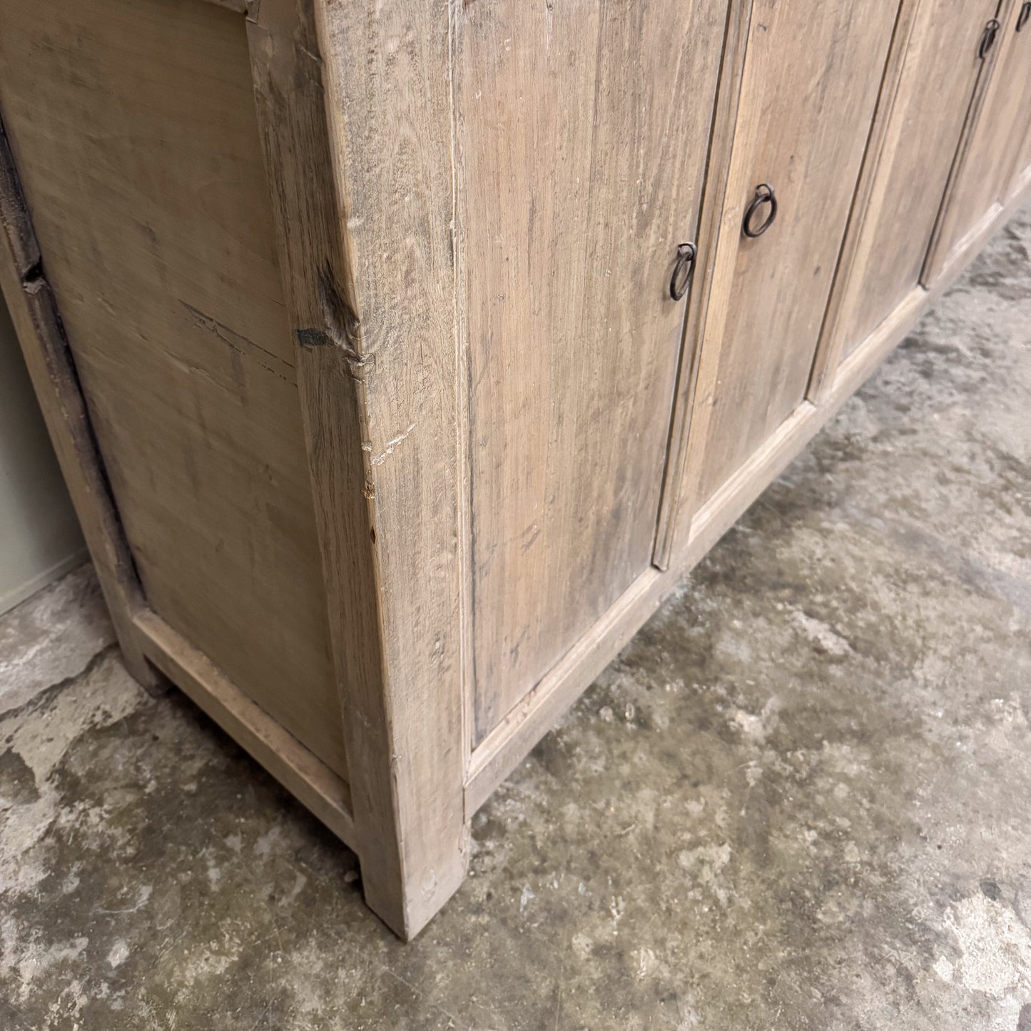 1259 Grand Scale Freestanding Sideboard