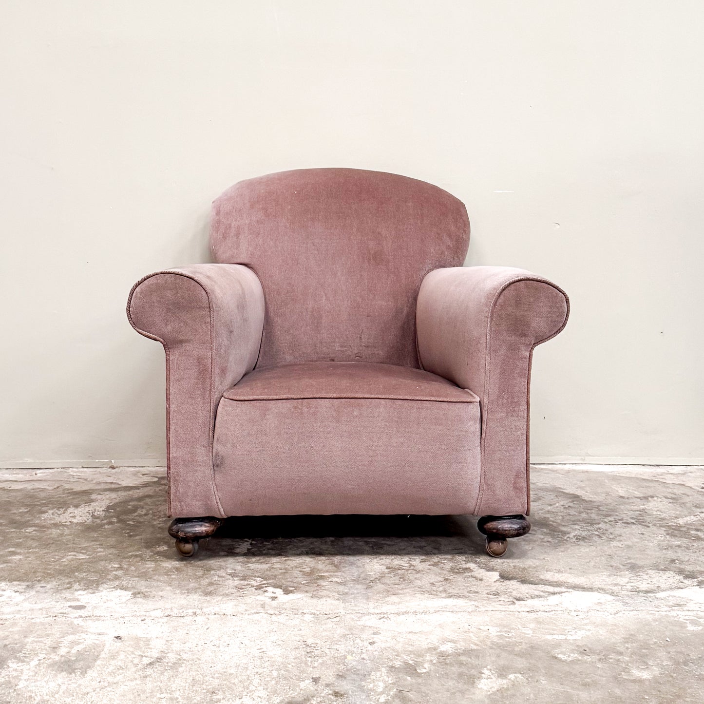 C016a 1930s Arnchair