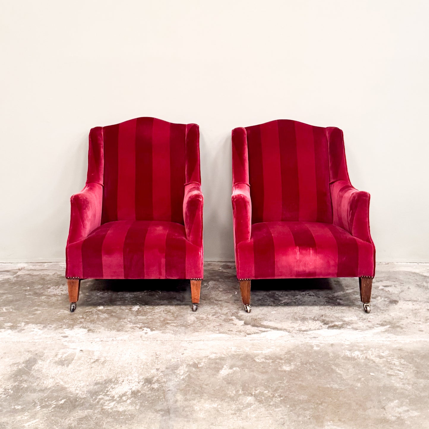 C017a Pair of Elegant 20th Century Winged Armchairs