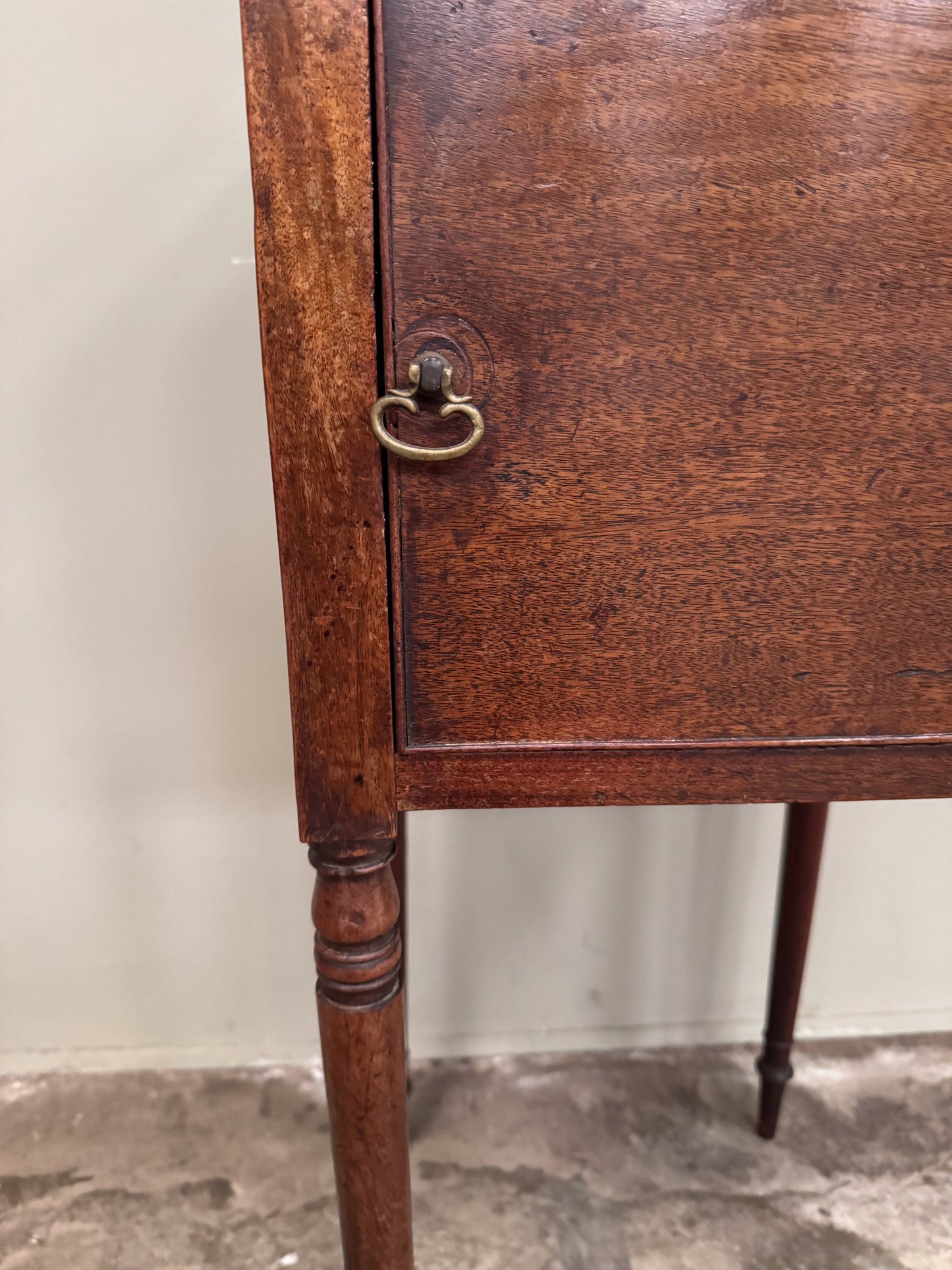 1283 Mahogany Pot Cupboard