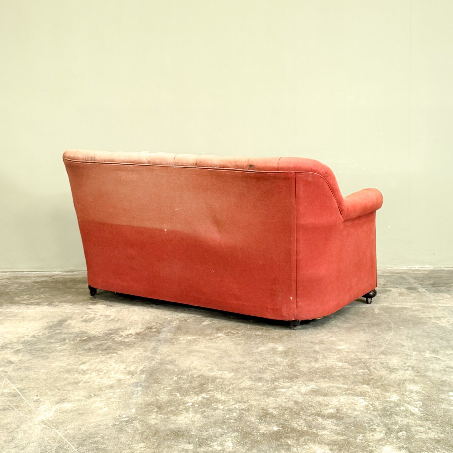 C1231 1930s Button Back Sofa