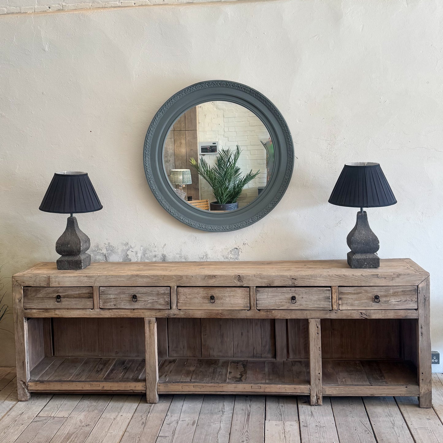 3147 Grand Scale Console / Sideboard