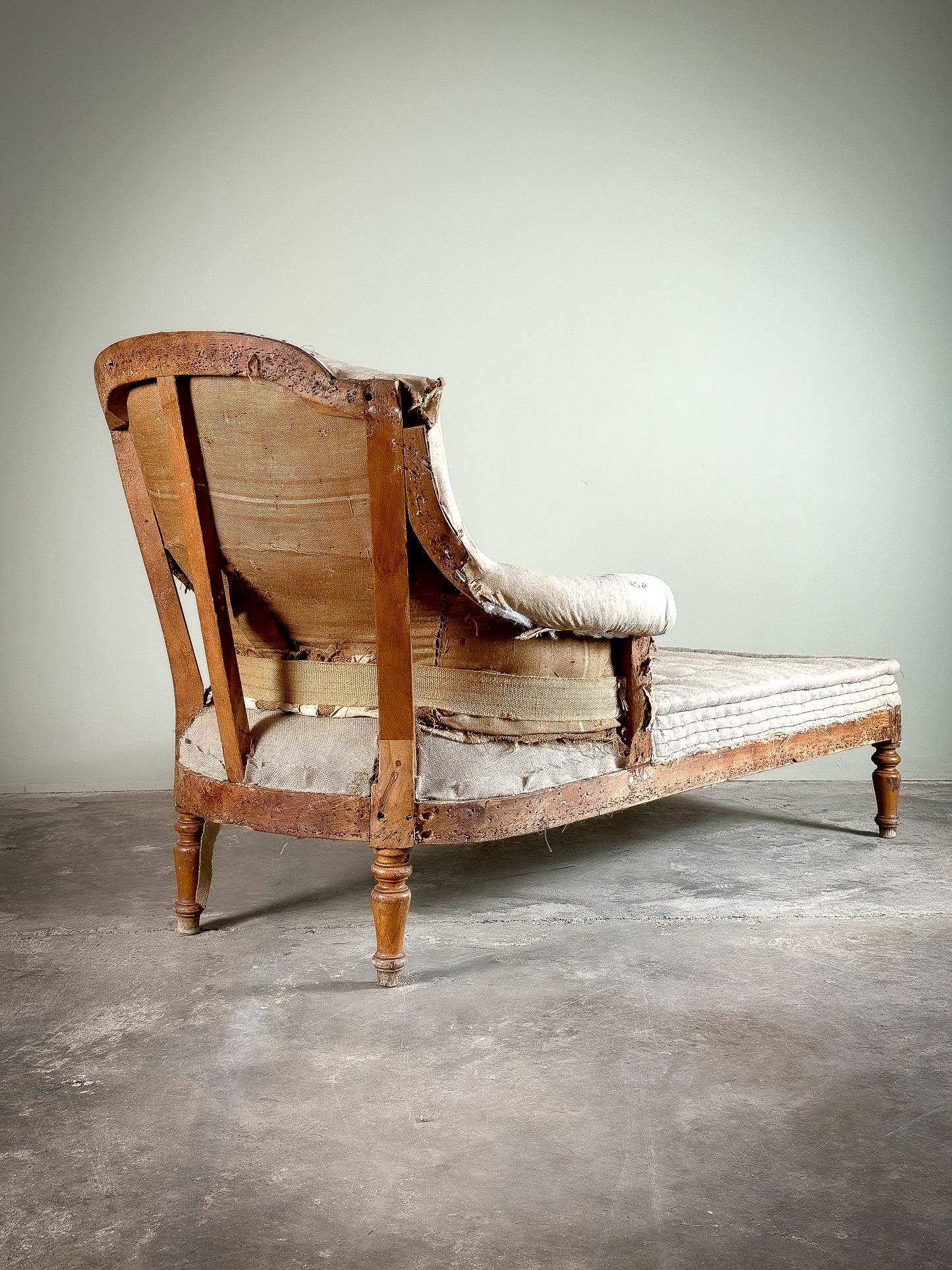 C1057 French Day Bed / Chaise