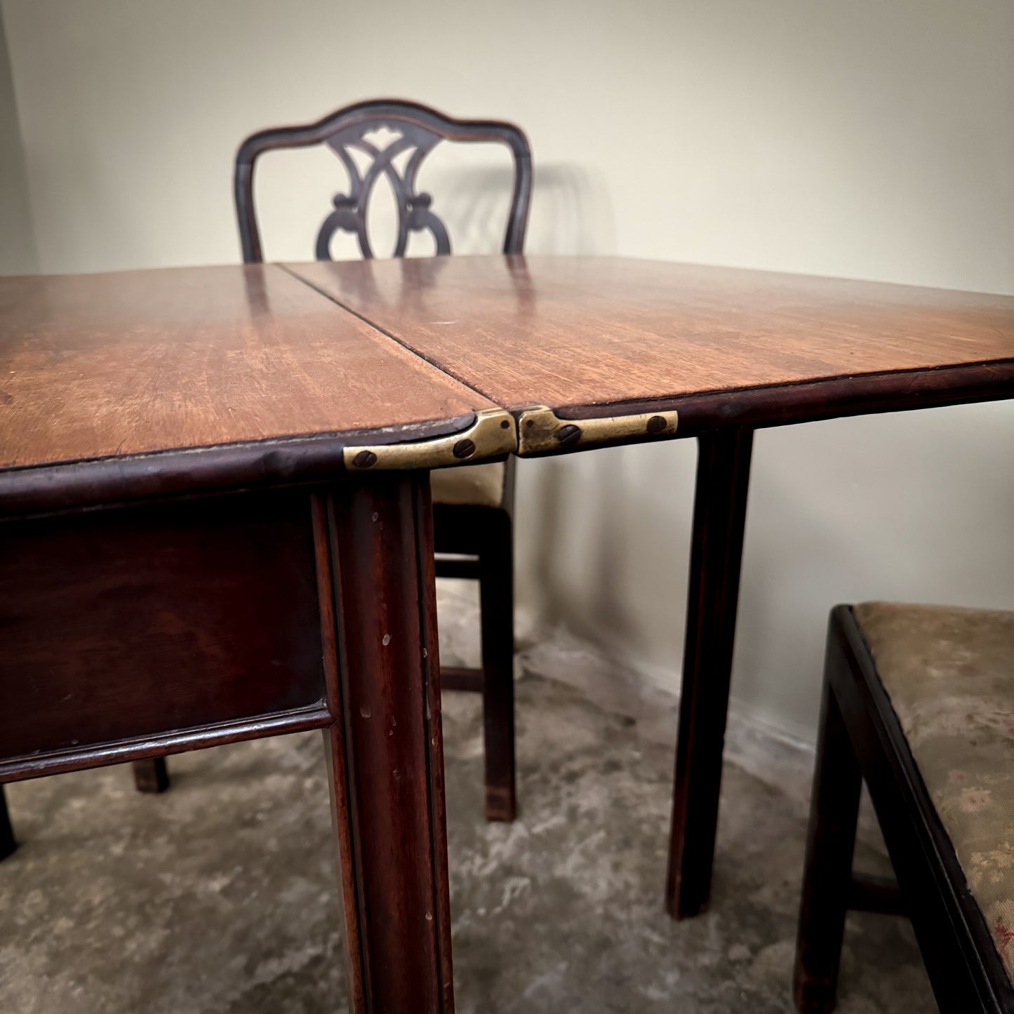 1115 18th Century Mahogany Tea Table