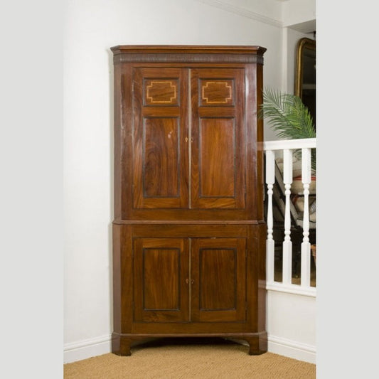 Good quality Standing Mahogany Corner Cupboard