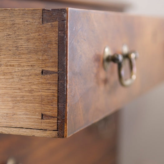 Very pretty mahogany chest of drawers