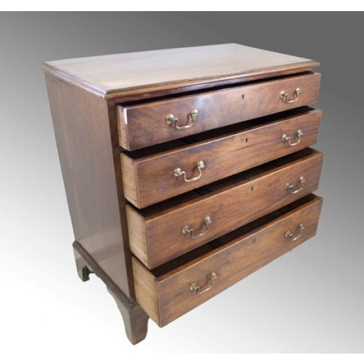 Very pretty mahogany chest of drawers