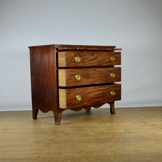 Pretty Mahogany Chest of Drawers