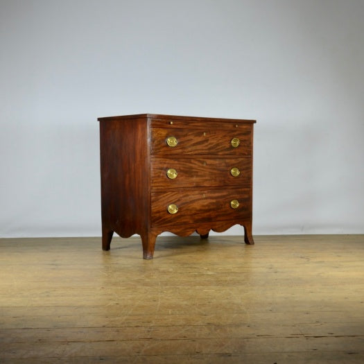 Pretty Mahogany Chest of Drawers