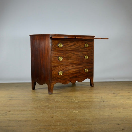 Pretty Mahogany Chest of Drawers