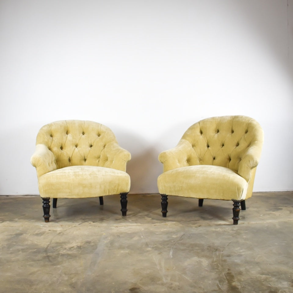 Pair of buttoned French Fauteuil