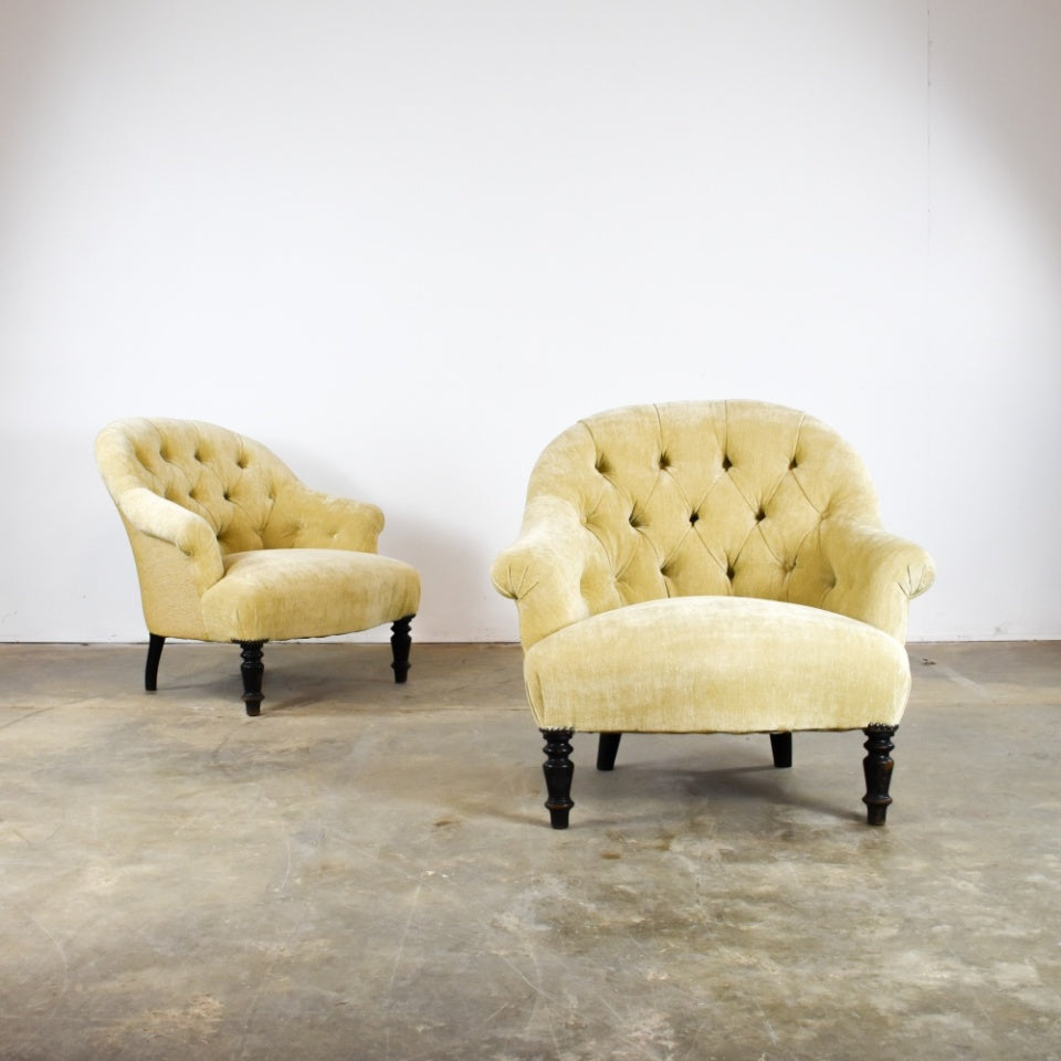 Pair of buttoned French Fauteuil