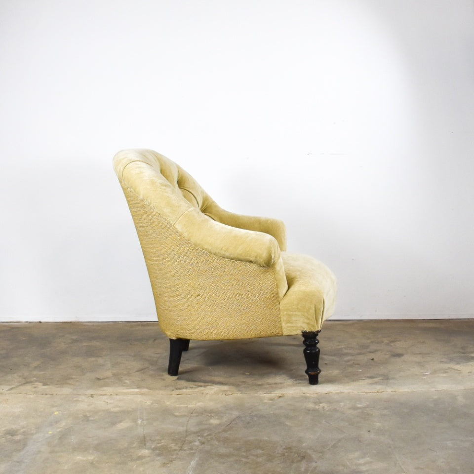 Pair of buttoned French Fauteuil