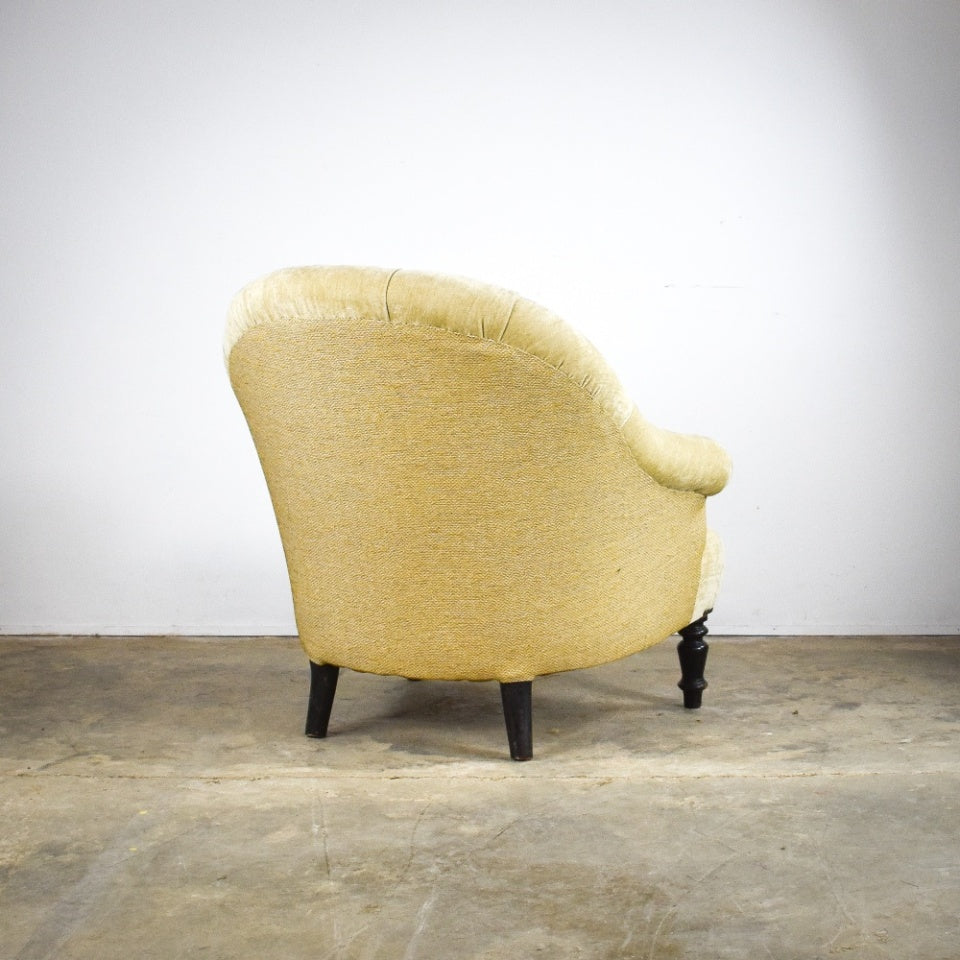 Pair of buttoned French Fauteuil