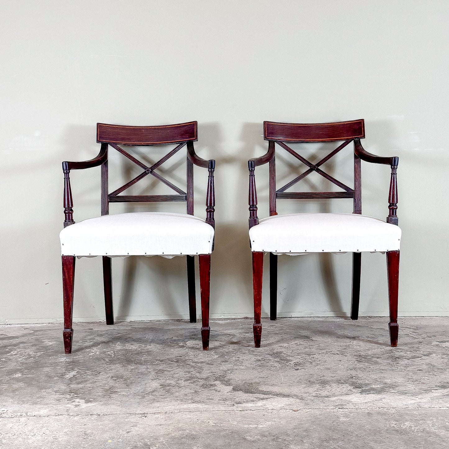 M085  Set of Six Sheraton Design Dining Chairs