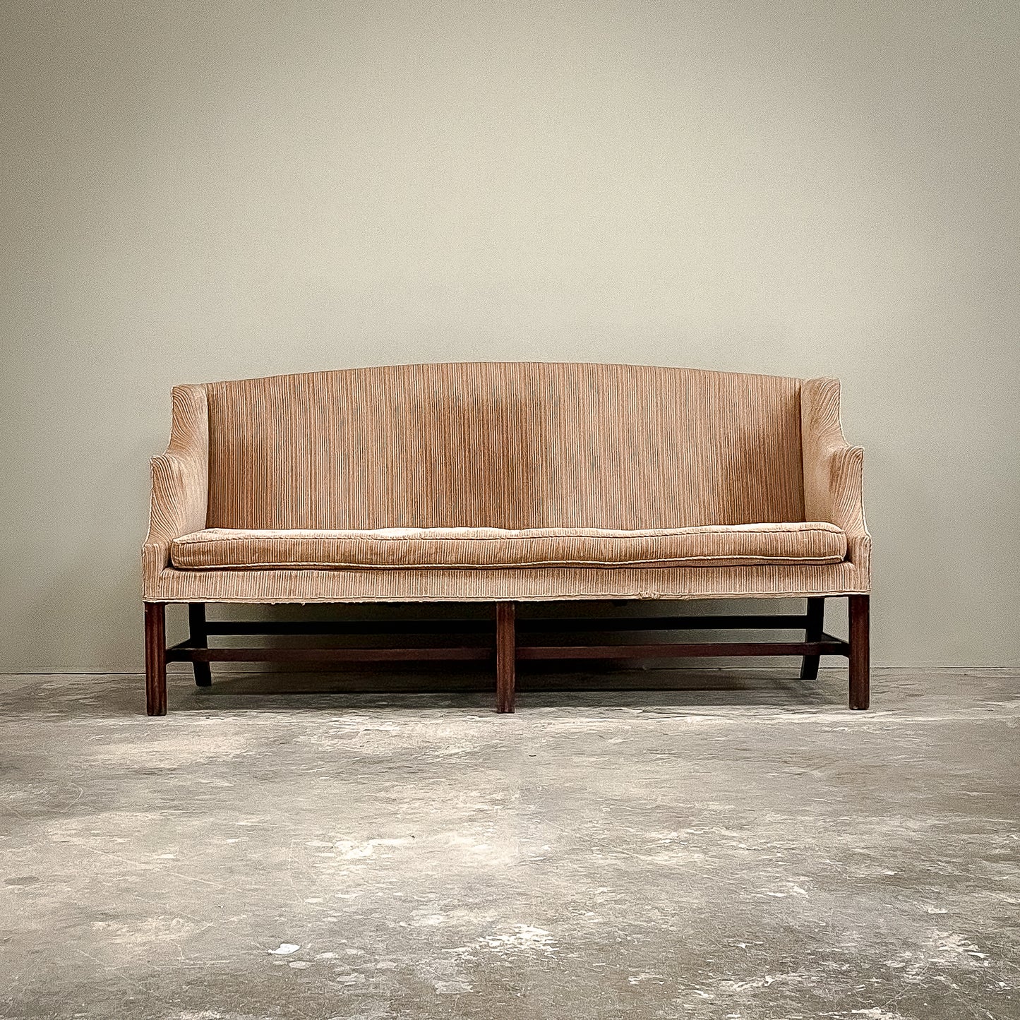 M082 English Sofa