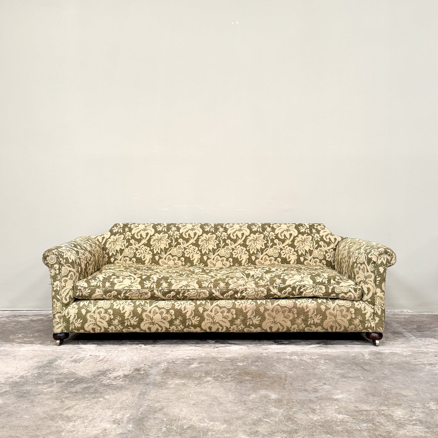 C025a 1930s Country House sofa