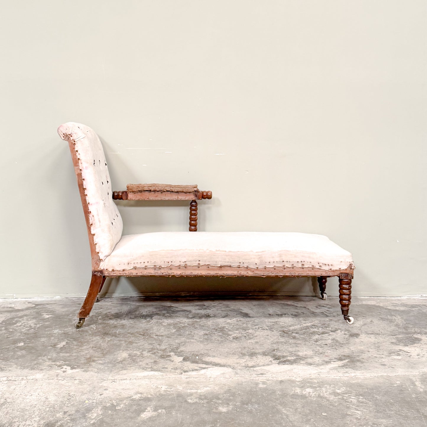 C1285 Bobbin Day Bed