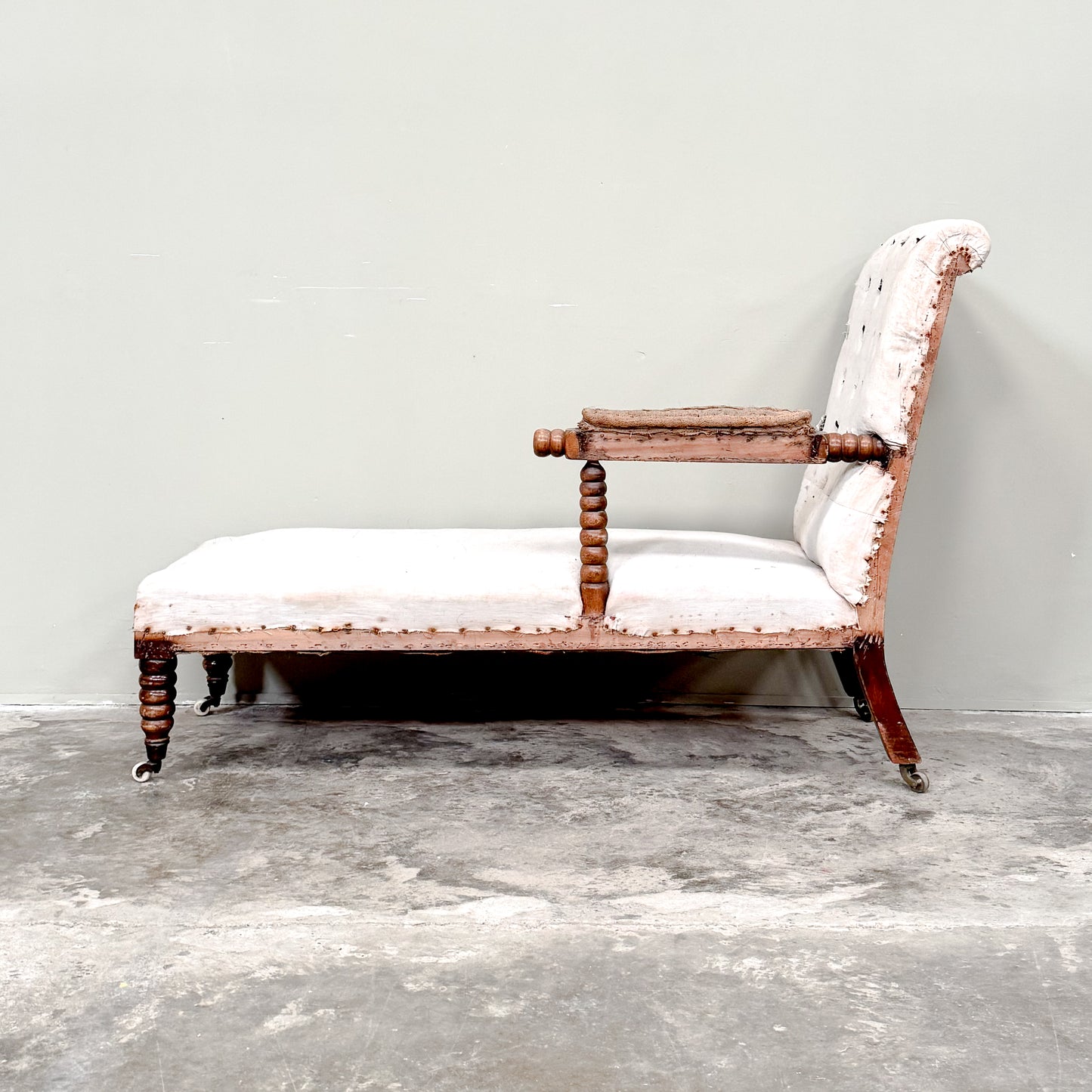 C1285 Bobbin Day Bed