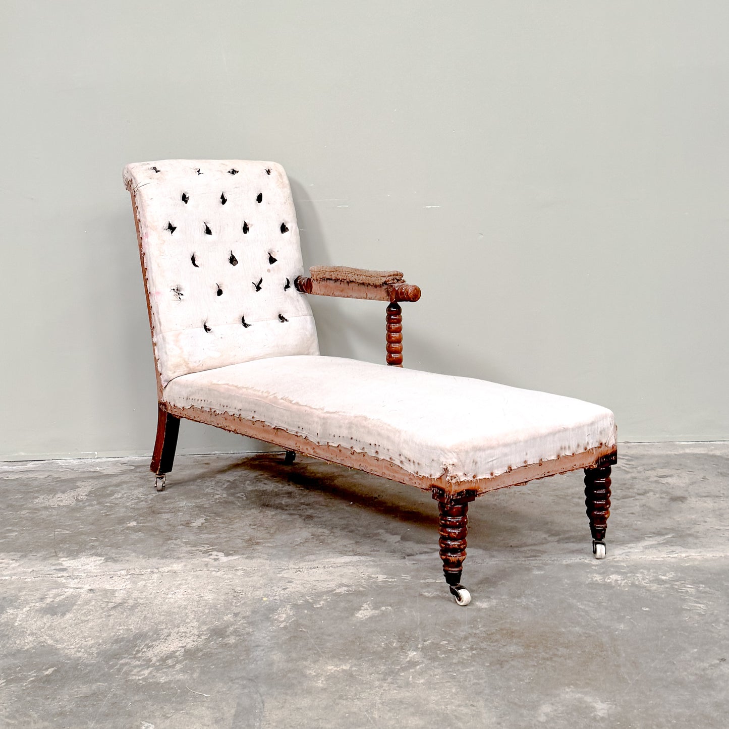 C1285 Bobbin Day Bed