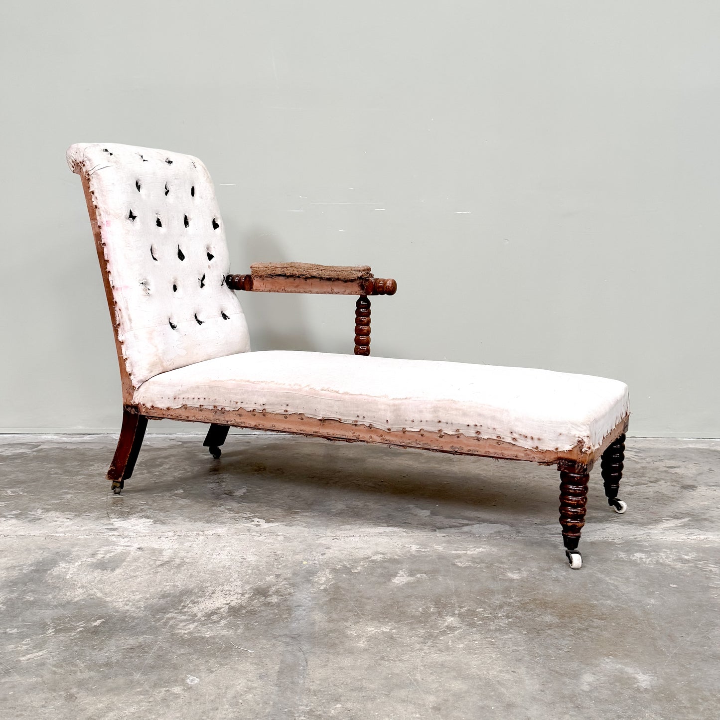 C1285 Bobbin Day Bed