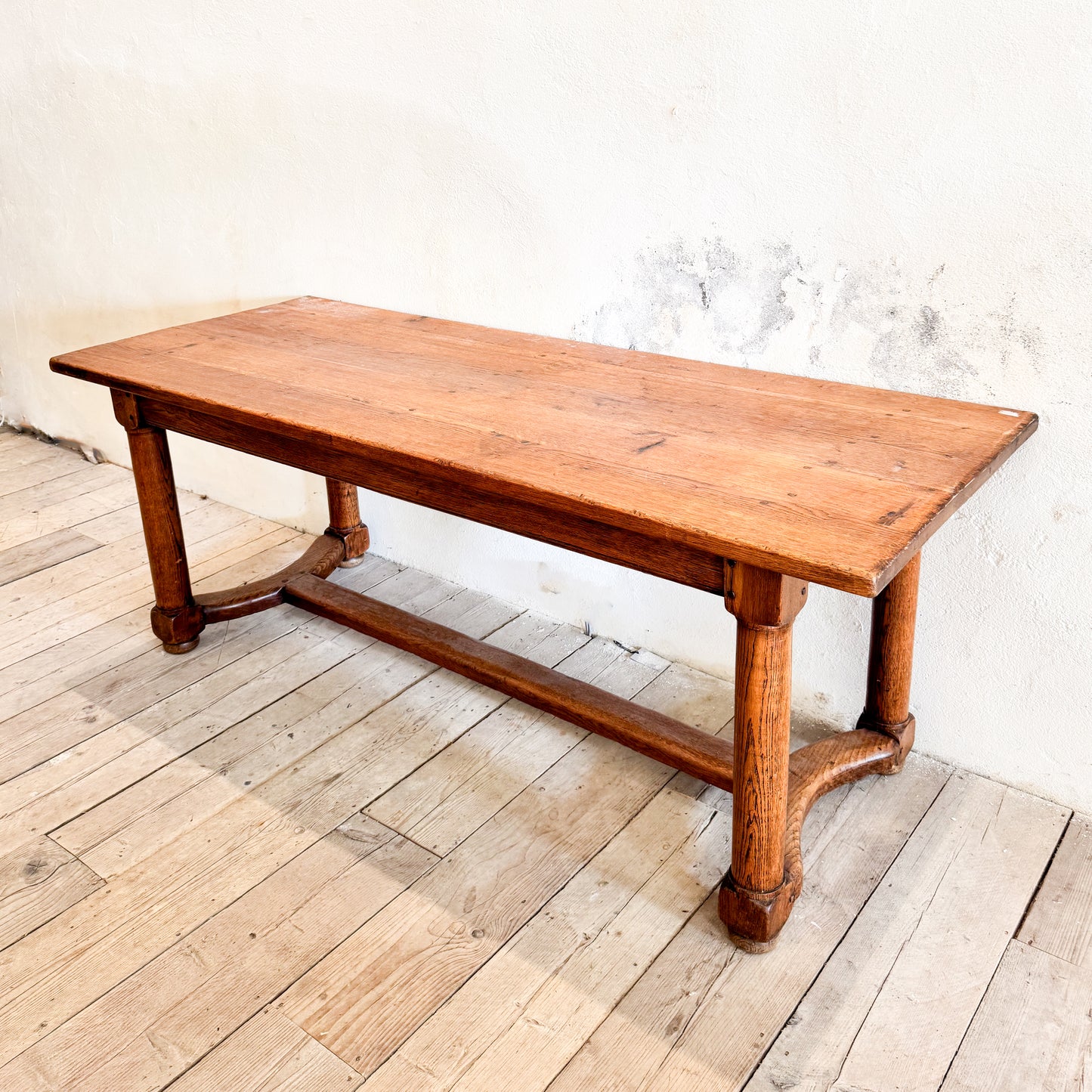 1297 Barrel Leg Dining Table