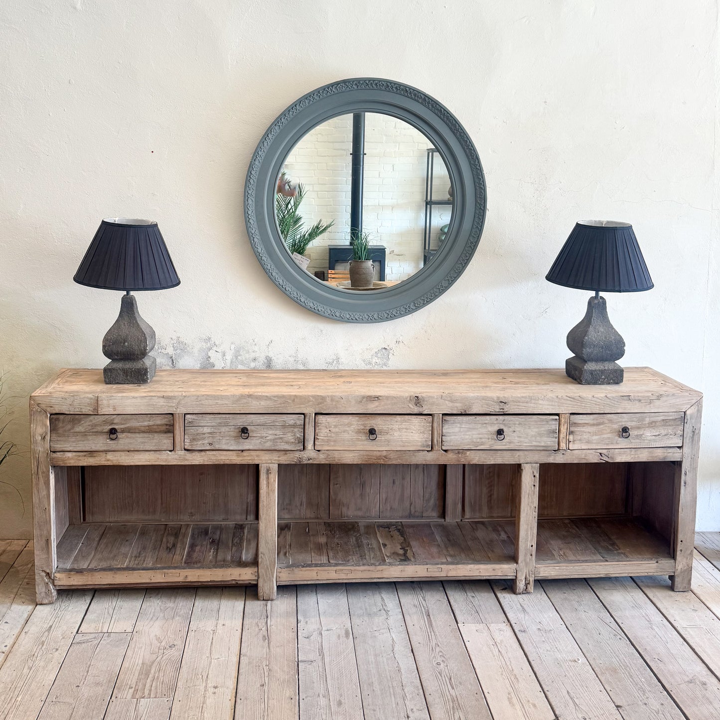 3147 Grand Scale Console / Sideboard
