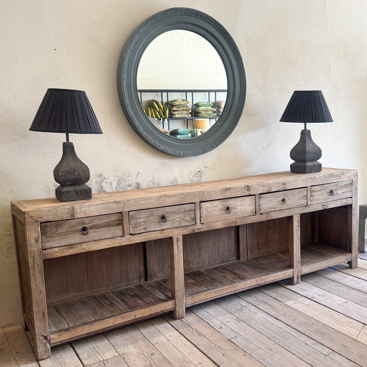 3147 Grand Scale Console / Sideboard