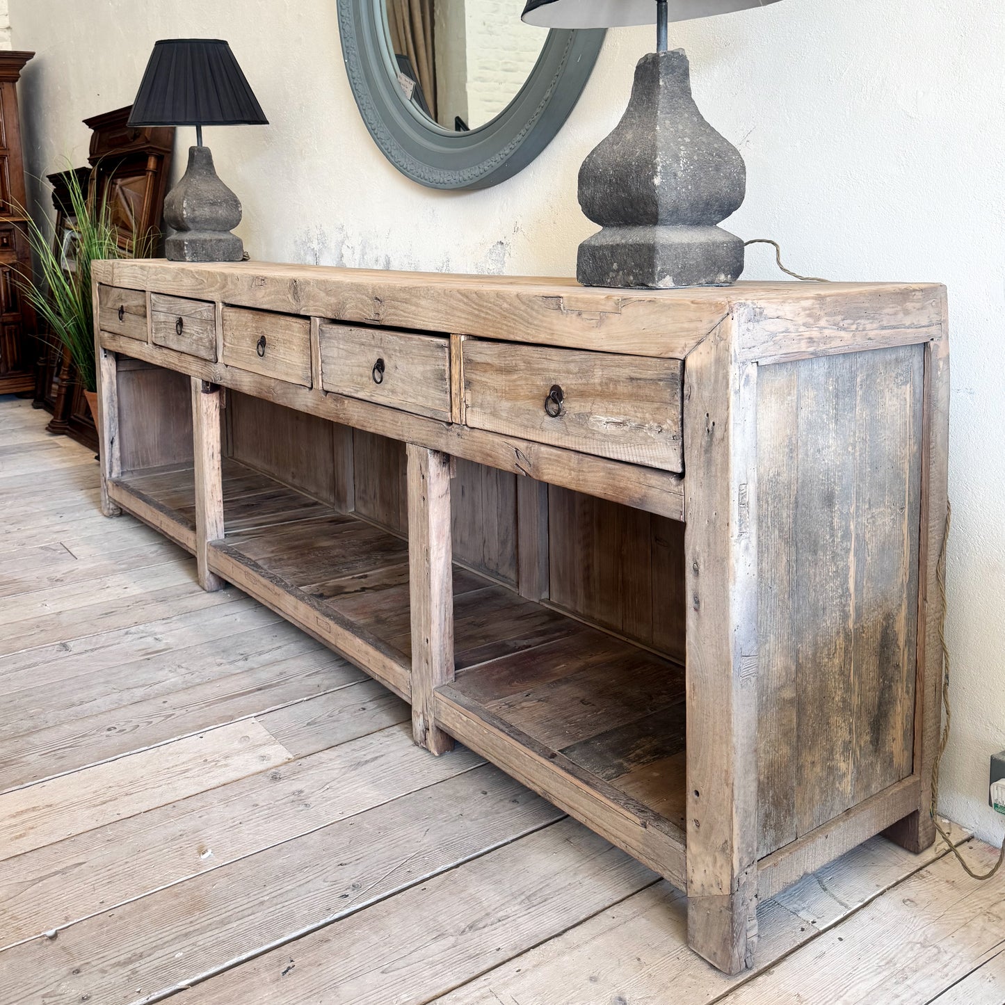 3147 Grand Scale Console / Sideboard