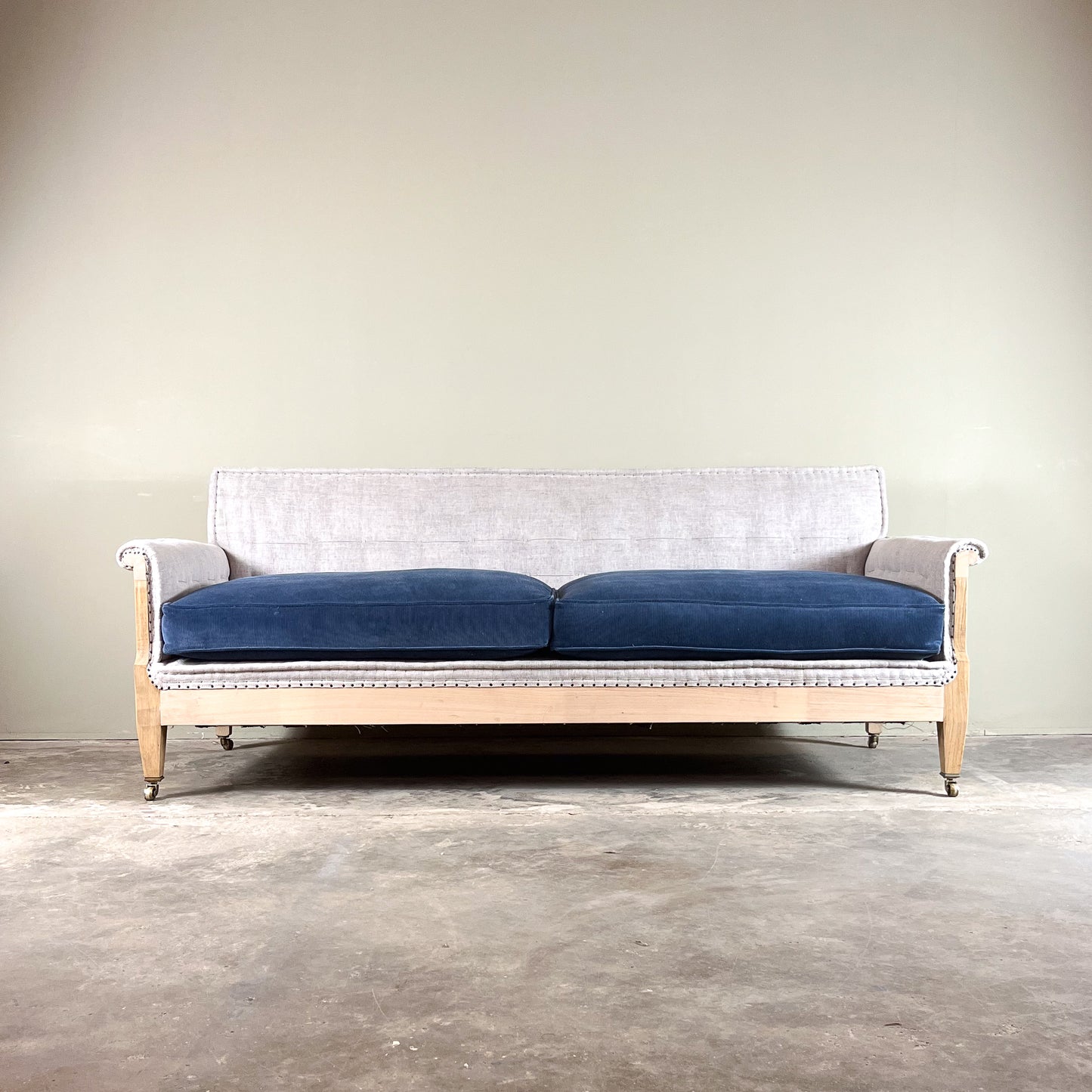 BS07 Bespoke Sofa No 7