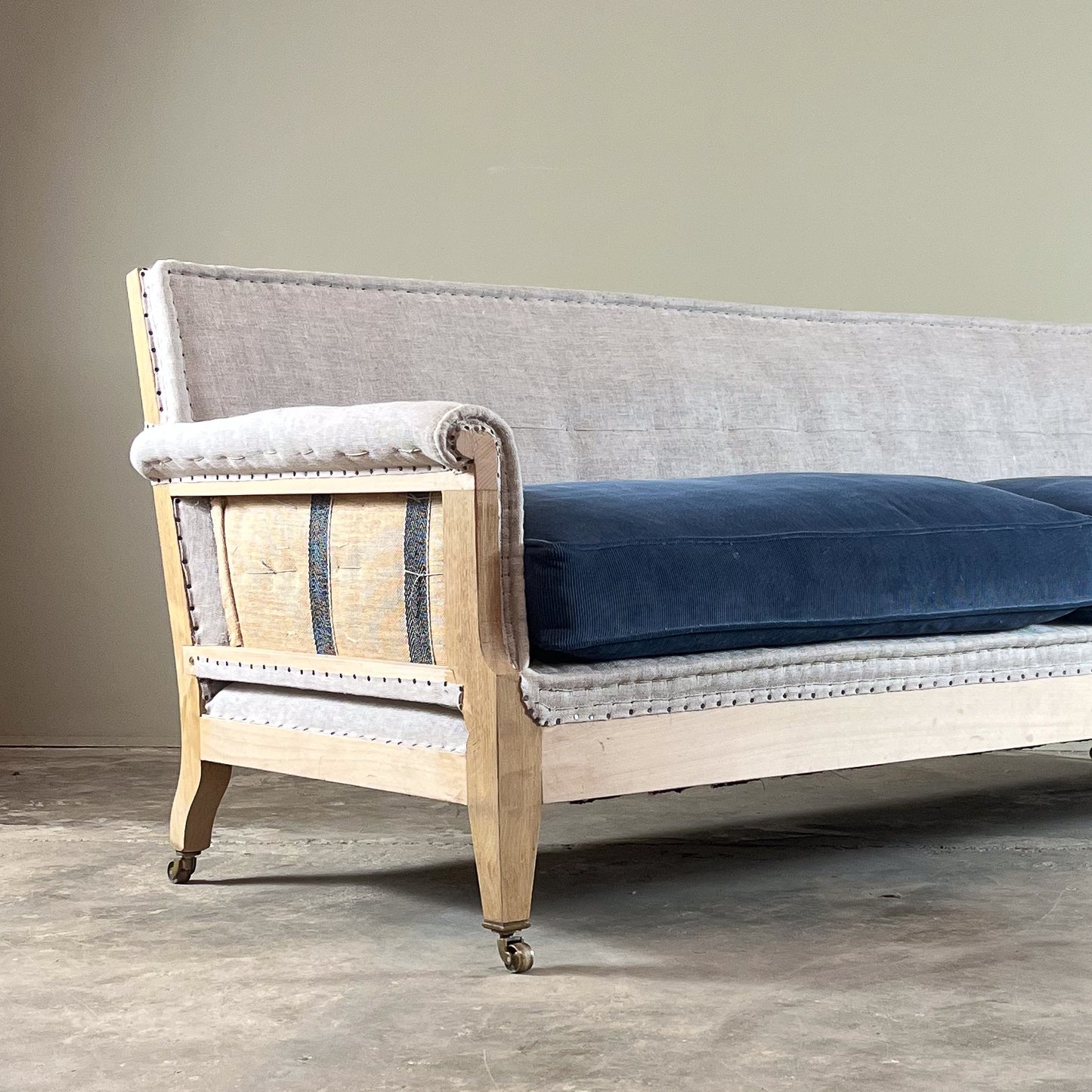 BS07 Bespoke Sofa No 7