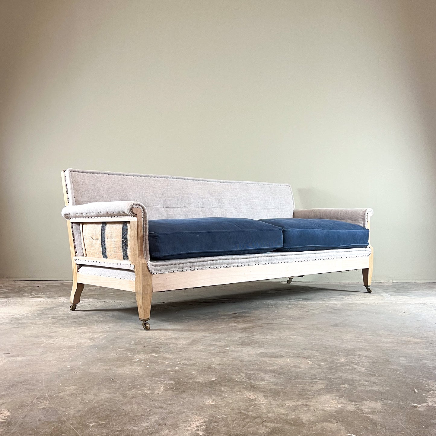 BS07 Bespoke Sofa No 7