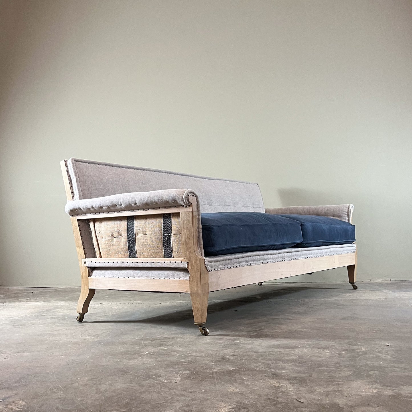 BS07 Bespoke Sofa No 7